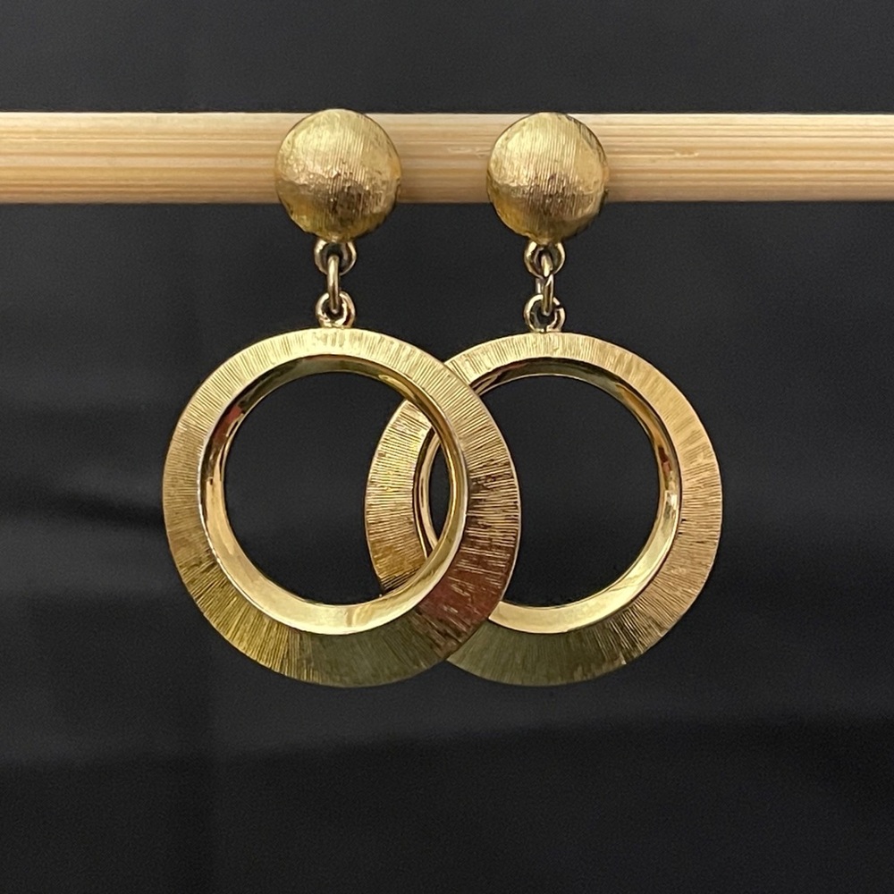 Trifari gold tone dangle drop earrings.